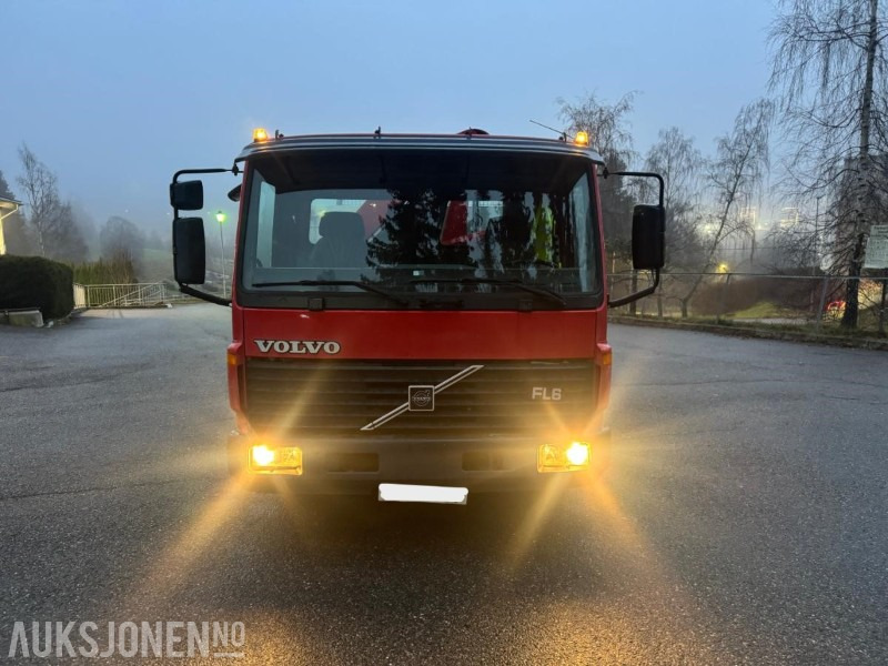 2000 Volvo FL611 med kran og plan KUN 98.766km EU OK TIL 09.12.2026 - Camião grua: foto 3 2000 Volvo FL611 med kran og plan KUN 98.766km EU OK TIL 09.12.2026 - Camião grua: foto 3