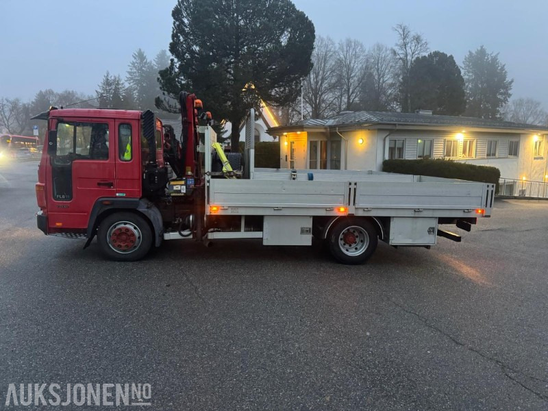 2000 Volvo FL611 med kran og plan KUN 98.766km EU OK TIL 09.12.2026 - Camião grua: foto 1 2000 Volvo FL611 med kran og plan KUN 98.766km EU OK TIL 09.12.2026 - Camião grua: foto 1