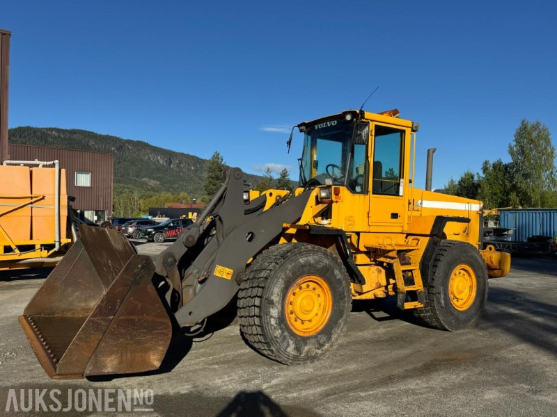 2001 Volvo L90 D hjullaster med skuffe - Pá carregadora de rodas: foto 1 2001 Volvo L90 D hjullaster med skuffe - Pá carregadora de rodas: foto 1