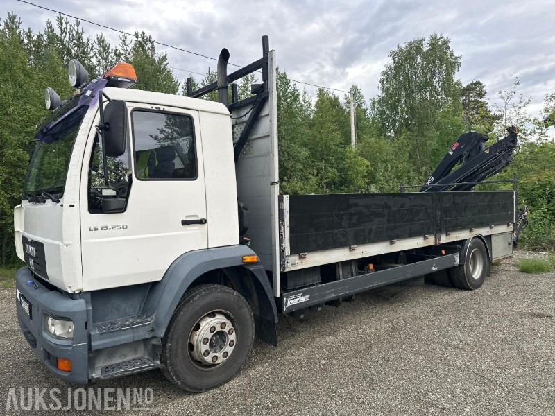 2003 MAN 15.255LC kranbil med plan - HIAB XS 088 kran - Kun 197.000km - Camião grua: foto 1 2003 MAN 15.255LC kranbil med plan - HIAB XS 088 kran - Kun 197.000km - Camião grua: foto 1