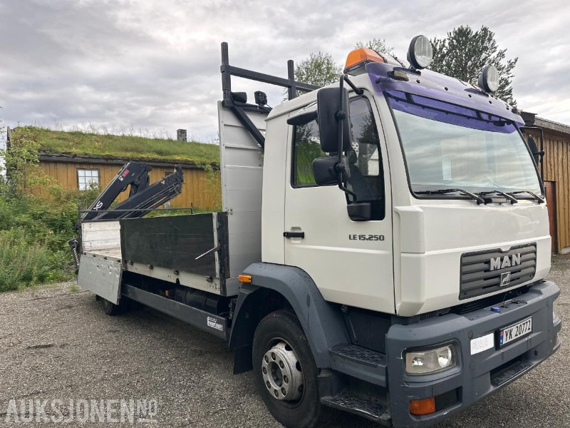 2003 MAN 15.255LC kranbil med plan - HIAB XS 088 kran - Kun 197.000km - Camião grua: foto 3 2003 MAN 15.255LC kranbil med plan - HIAB XS 088 kran - Kun 197.000km - Camião grua: foto 3