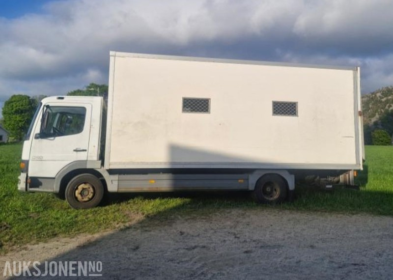 2003 Mercedes-Benz 818 - Skapbil/dyretansportbil - Camião transporte de gado: foto 5 2003 Mercedes-Benz 818 - Skapbil/dyretansportbil - Camião transporte de gado: foto 5