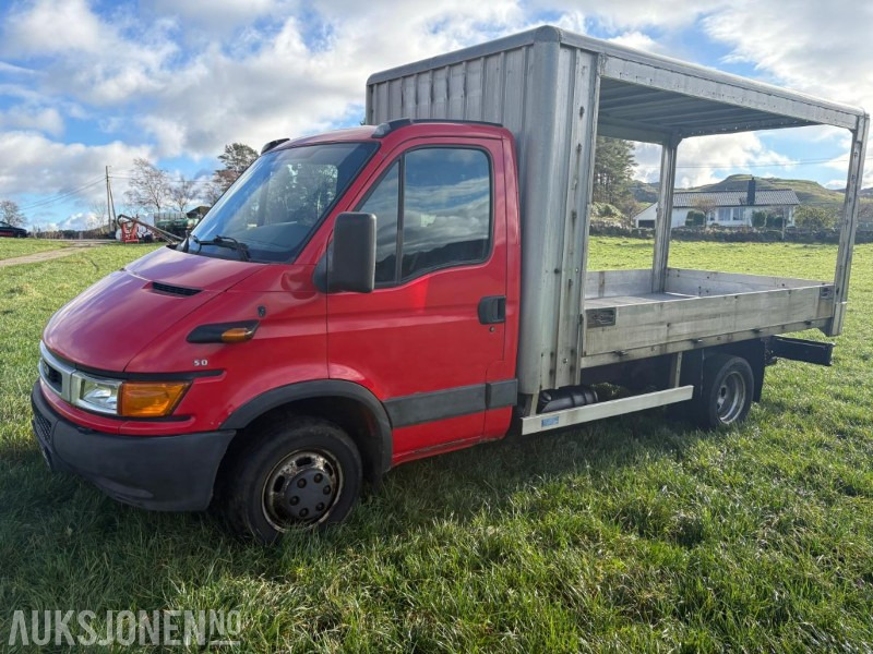 2004 Iveco Daily Med aluminiums plan og kapell ramme - Camião de caixa aberta/ Plataforma: foto 1 2004 Iveco Daily Med aluminiums plan og kapell ramme - Camião de caixa aberta/ Plataforma: foto 1