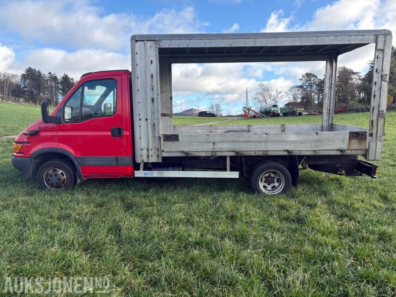 2004 Iveco Daily Med aluminiums plan og kapell ramme - Camião de caixa aberta/ Plataforma: foto 3 2004 Iveco Daily Med aluminiums plan og kapell ramme - Camião de caixa aberta/ Plataforma: foto 3