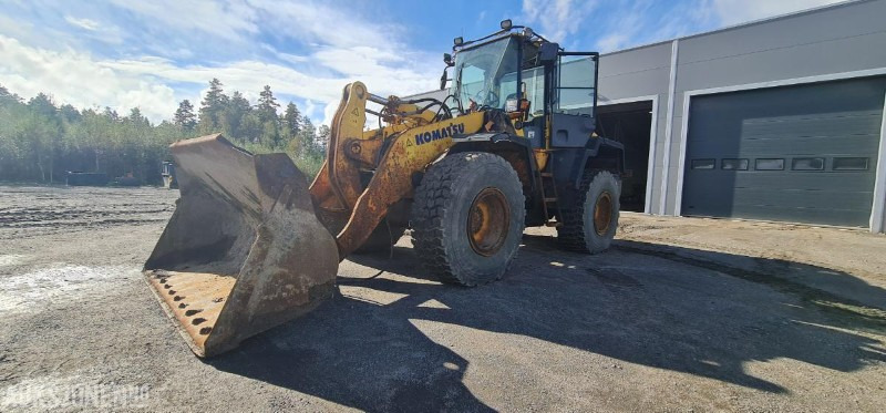 2004 Komatsu WA320, kun 9.000 arbeidstimer! Pallegafler + Skuffe inkludert, 3dje funksjon, SERTIFISERT! - Pá carregadora de rodas: foto 1 2004 Komatsu WA320, kun 9.000 arbeidstimer! Pallegafler + Skuffe inkludert, 3dje funksjon, SERTIFISERT! - Pá carregadora de rodas: foto 1