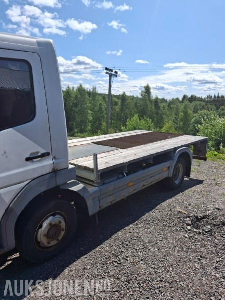 2004 Mercedes-Benz 4X2 ATEGO - Camião de caixa aberta/ Plataforma: foto 2 2004 Mercedes-Benz 4X2 ATEGO - Camião de caixa aberta/ Plataforma: foto 2