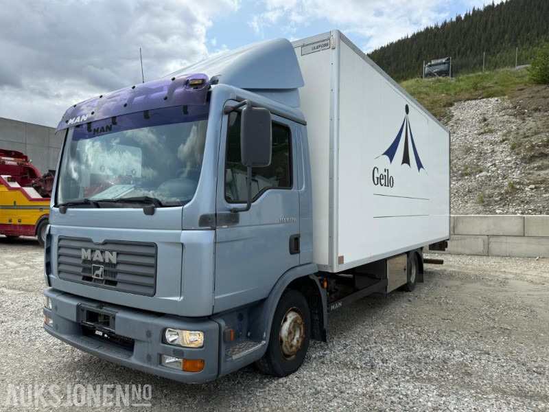 2005 MAN TGL 8.180 skapbil med løftelem - Camião furgão: foto 1 2005 MAN TGL 8.180 skapbil med løftelem - Camião furgão: foto 1
