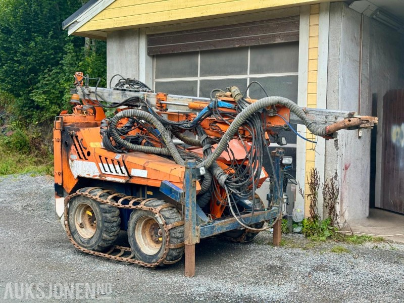 2005 Tamrock Commando 120 Borerigg - Slagtimer: 5481 - Máquina de perfuração: foto 3 2005 Tamrock Commando 120 Borerigg - Slagtimer: 5481 - Máquina de perfuração: foto 3