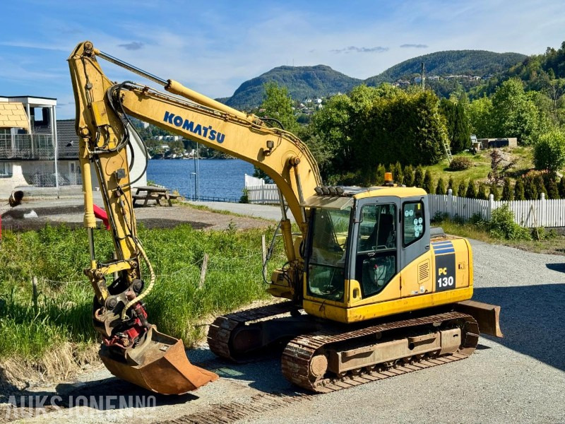 2006 Komatsu PC 130 K-7 - Gravemaskin - Tiltrotator - 3. Skuffer - Pigghammer - S60 - Timer: 9671 - Escavadeira: foto 1 2006 Komatsu PC 130 K-7 - Gravemaskin - Tiltrotator - 3. Skuffer - Pigghammer - S60 - Timer: 9671 - Escavadeira: foto 1