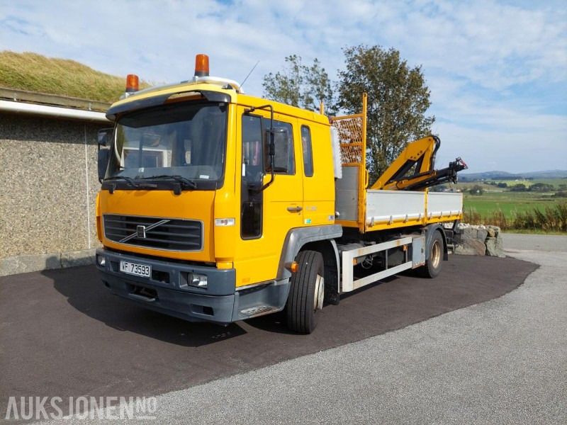 Camião basculante 2006 Volvo FL6H 4X2 med solid bakmontert HMV kran med fjernstyring EU OK: foto 1