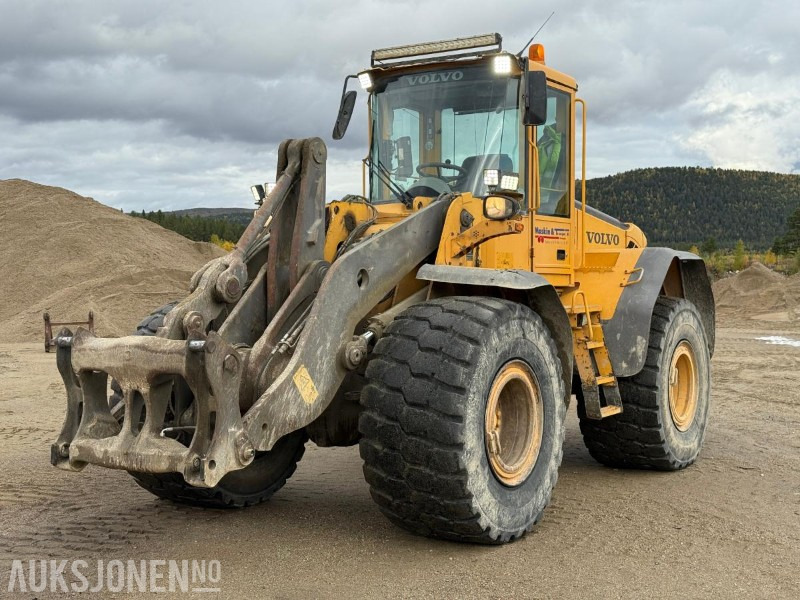 2006 Volvo L120E - Sentralsmøring - 14887 timer - Pá carregadora de rodas: foto 1 2006 Volvo L120E - Sentralsmøring - 14887 timer - Pá carregadora de rodas: foto 1