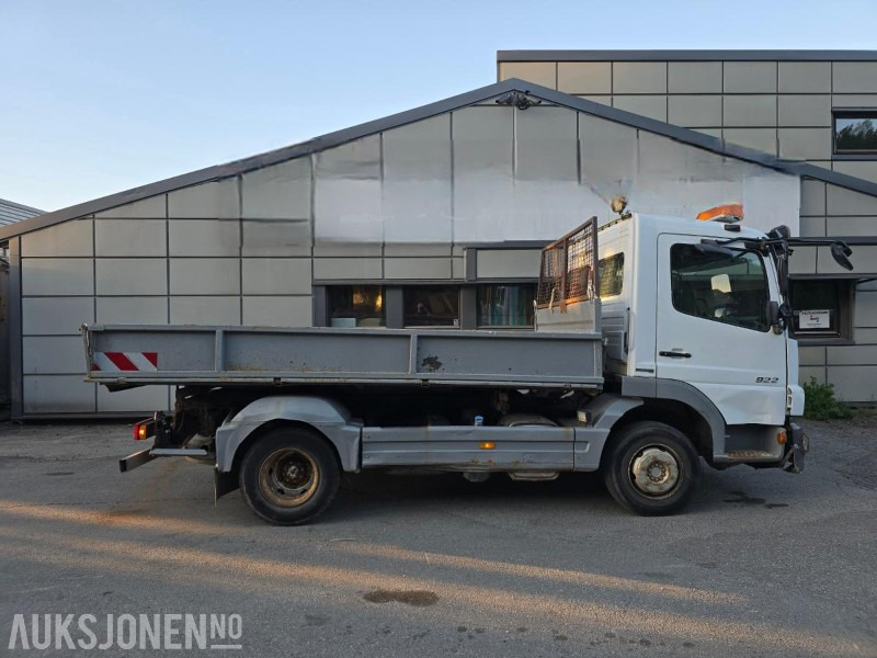 2007 Mercedes-Benz 822K/30AT - Camião de caixa aberta/ Plataforma: foto 4 2007 Mercedes-Benz 822K/30AT - Camião de caixa aberta/ Plataforma: foto 4