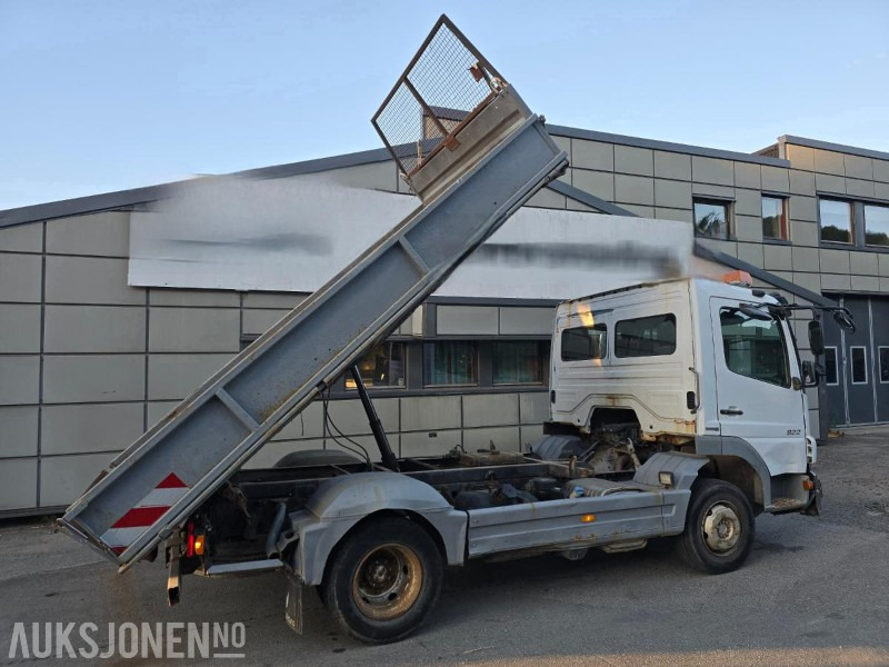 2007 Mercedes-Benz 822K/30AT - Camião de caixa aberta/ Plataforma: foto 5 2007 Mercedes-Benz 822K/30AT - Camião de caixa aberta/ Plataforma: foto 5