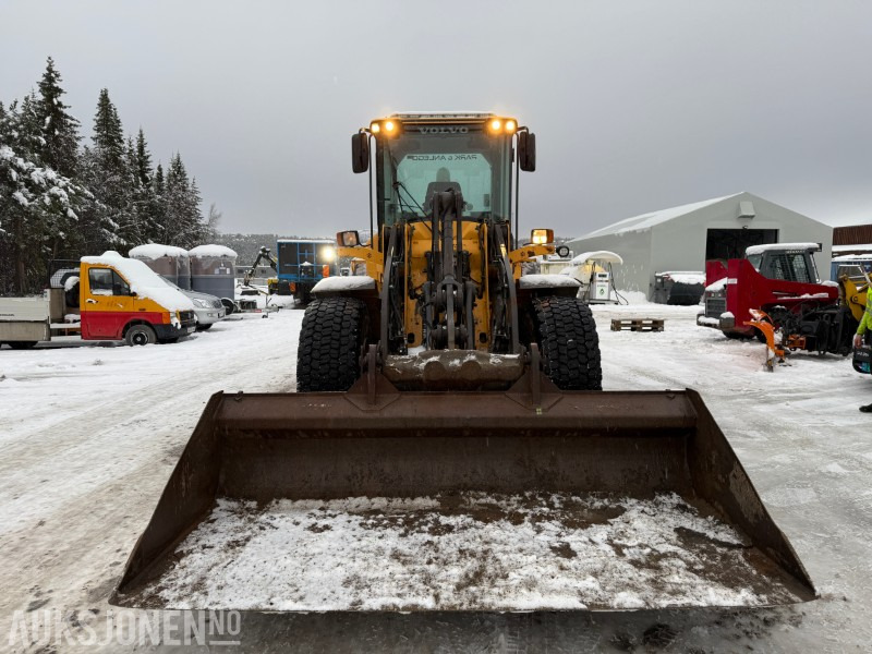 2007 Volvo L70F - Pusseskuffe - 9668t - Sentralsmøring - Pá carregadora de rodas: foto 3 2007 Volvo L70F - Pusseskuffe - 9668t - Sentralsmøring - Pá carregadora de rodas: foto 3