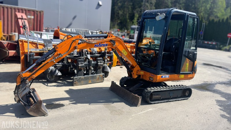 2008 Hanix H15B Minigraver med frontskjær og 3 skuffer - Mini escavadeira: foto 1 2008 Hanix H15B Minigraver med frontskjær og 3 skuffer - Mini escavadeira: foto 1