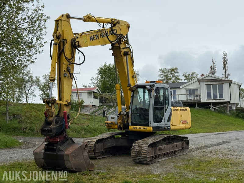 2008 Kobelco E215B Beltegraver - 2 skuffer - tiltrotator og leddet bom - Escavadeira: foto 1 2008 Kobelco E215B Beltegraver - 2 skuffer - tiltrotator og leddet bom - Escavadeira: foto 1