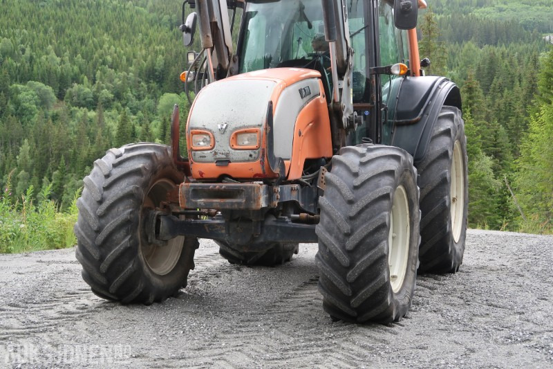 2008 Valtra N141 Twintrac traktor / 9121 timer - Trator: foto 3 2008 Valtra N141 Twintrac traktor / 9121 timer - Trator: foto 3
