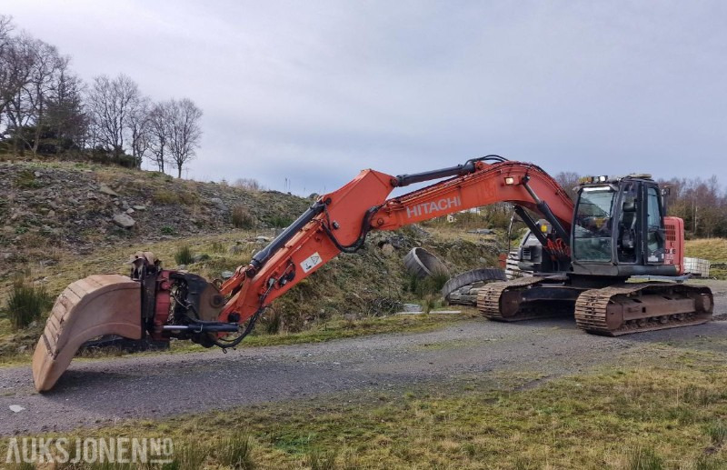 2009 Hitachi ZX225USLC-3 Beltegraver m/GPS/Rototilt med klype/3 skuffer, 12800 timer - Escavadeira: foto 2 2009 Hitachi ZX225USLC-3 Beltegraver m/GPS/Rototilt med klype/3 skuffer, 12800 timer - Escavadeira: foto 2