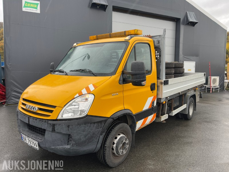 2009 Iveco Daily 3,0 - 177 Hk kranbil med nedfellbare karmer, kun 57865 km ! - Camião grua: foto 1 2009 Iveco Daily 3,0 - 177 Hk kranbil med nedfellbare karmer, kun 57865 km ! - Camião grua: foto 1