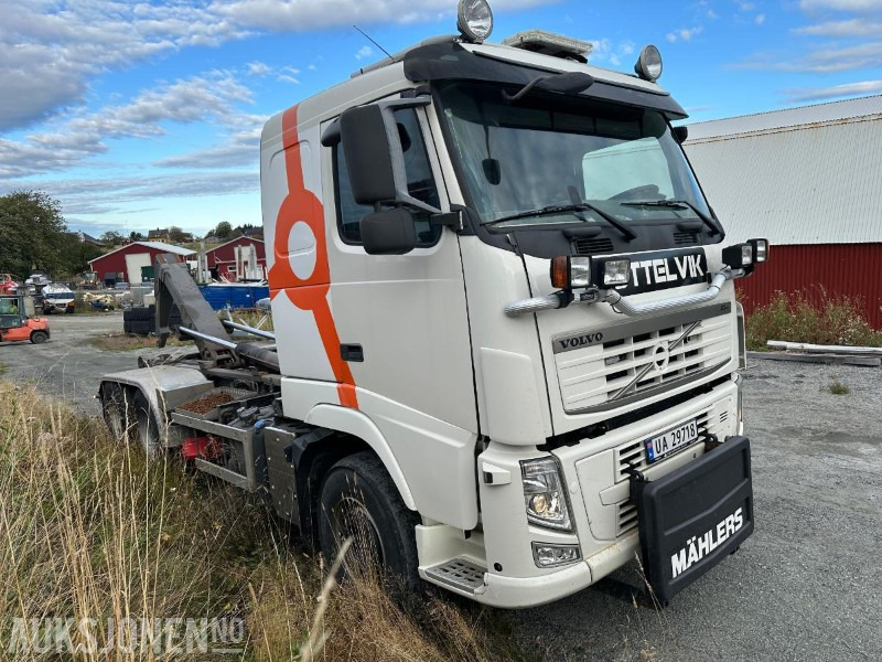 2010 Volvo FH16 6x4 krokbil – 551 hk // Palfinger krokløft // Brøyterigget med underliggende skjær - Camião polibenne: foto 2 2010 Volvo FH16 6x4 krokbil – 551 hk // Palfinger krokløft // Brøyterigget med underliggende skjær - Camião polibenne: foto 2