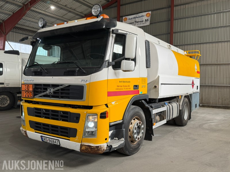 2010 Volvo FM 370 tankbil med 12000 liters tank - Caminhão tanque: foto 1 2010 Volvo FM 370 tankbil med 12000 liters tank - Caminhão tanque: foto 1