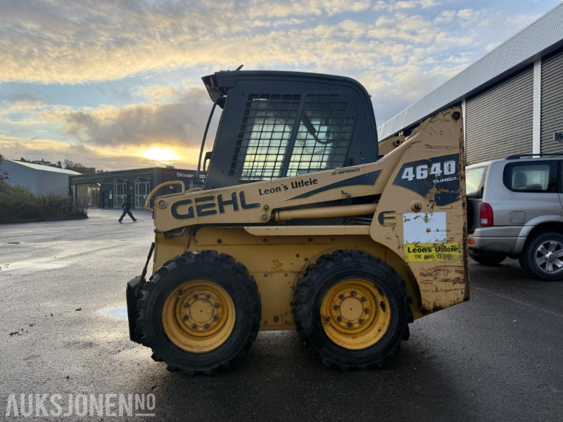 2011 Gehl 4640 TURBO KOMPAKTLASTER PALLEGAFFEL SKUFF FEIEKOST SERVICEHISTORIKK. - Mini pá carregadora: foto 3 2011 Gehl 4640 TURBO KOMPAKTLASTER PALLEGAFFEL SKUFF FEIEKOST SERVICEHISTORIKK. - Mini pá carregadora: foto 3