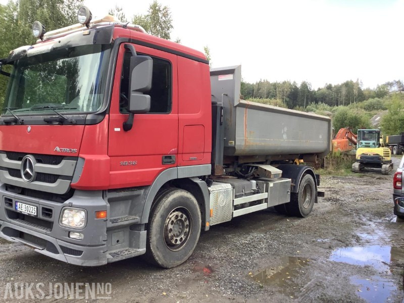 2011 Mercedes-Benz 1836L/45 4X2M - Camião polibenne: foto 2 2011 Mercedes-Benz 1836L/45 4X2M - Camião polibenne: foto 2