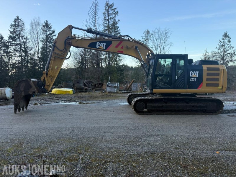 2013 Cat 323 BELTEGRAVER SERVICEHISTORIKK 2 SKUFFER SENTRALSMØRING KUN 2 EIERE. - Escavadeira: foto 3 2013 Cat 323 BELTEGRAVER SERVICEHISTORIKK 2 SKUFFER SENTRALSMØRING KUN 2 EIERE. - Escavadeira: foto 3