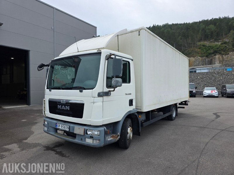 2013 MAN TGL 8.180 - 3 seter - EURO5T - Cruisekontroll - Totalvekt 7490 kg - Camião furgão: foto 1 2013 MAN TGL 8.180 - 3 seter - EURO5T - Cruisekontroll - Totalvekt 7490 kg - Camião furgão: foto 1