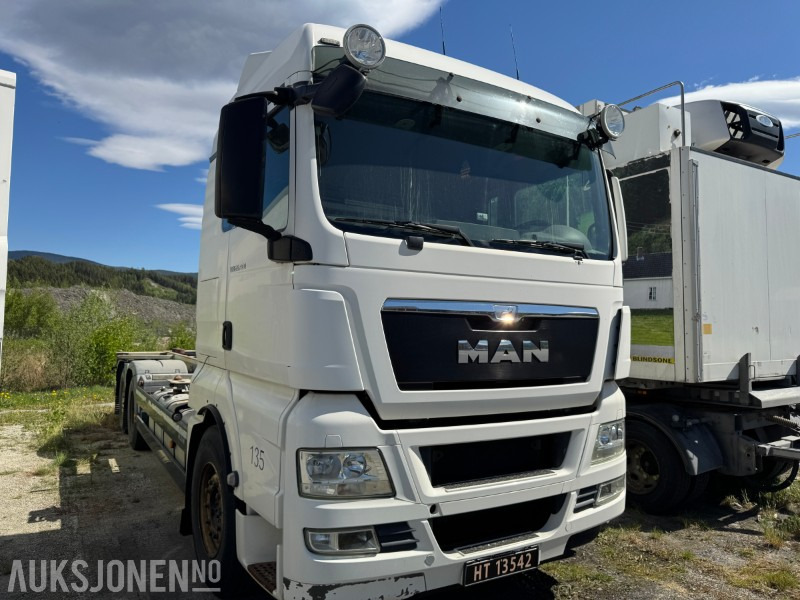 2013 MAN TGX 26.480 chassis med containerfester - Camião transportador de contêineres/ Caixa móvel: foto 2 2013 MAN TGX 26.480 chassis med containerfester - Camião transportador de contêineres/ Caixa móvel: foto 2