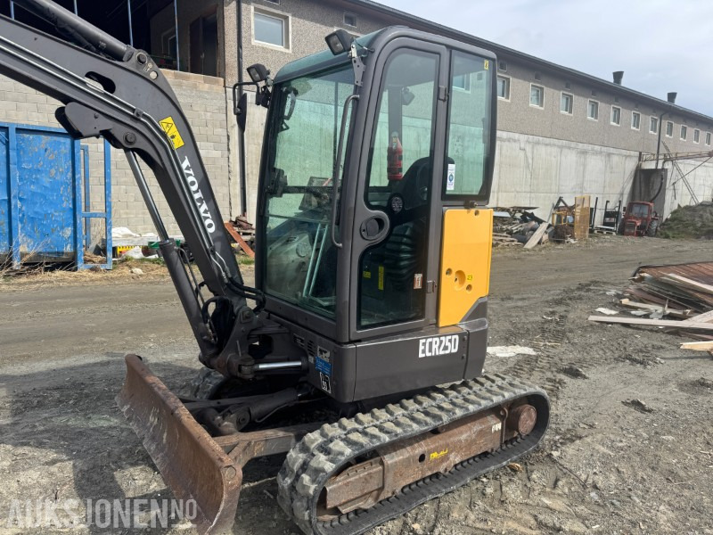 2013 Volvo ECR25D gravemaskin med 3 skuffer - Mini escavadeira: foto 5 2013 Volvo ECR25D gravemaskin med 3 skuffer - Mini escavadeira: foto 5