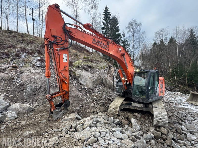 2014 Hitachi ZX225USLC-5B Beltegraver med tiltrotator og pusseskuffe - Escavadeira: foto 2 2014 Hitachi ZX225USLC-5B Beltegraver med tiltrotator og pusseskuffe - Escavadeira: foto 2