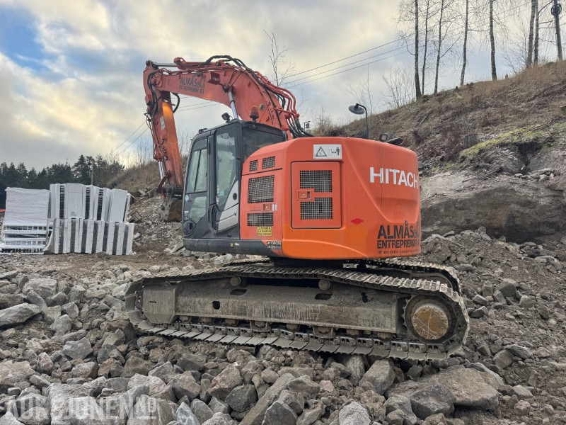 2014 Hitachi ZX225USLC-5B Beltegraver med tiltrotator og pusseskuffe - Escavadeira: foto 5 2014 Hitachi ZX225USLC-5B Beltegraver med tiltrotator og pusseskuffe - Escavadeira: foto 5
