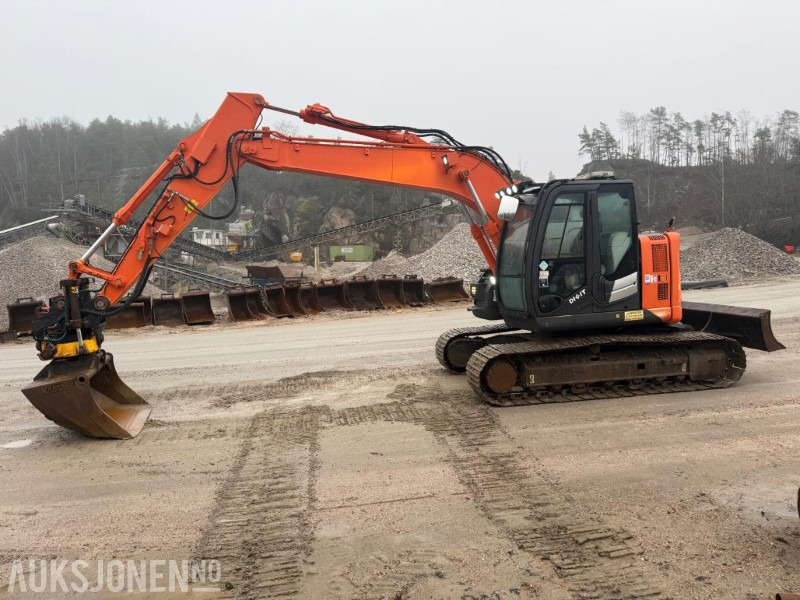 2014 Hitachi Zaxis 135us BELTEGRAVER ENGCON TILTROTATOR SERVICEHISTORIKK SENTRALSMØRING 2 SKUFFER - Escavadeira: foto 3 2014 Hitachi Zaxis 135us BELTEGRAVER ENGCON TILTROTATOR SERVICEHISTORIKK SENTRALSMØRING 2 SKUFFER - Escavadeira: foto 3