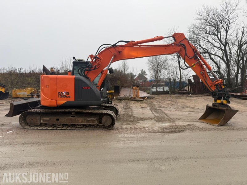 2014 Hitachi Zaxis 135us BELTEGRAVER ENGCON TILTROTATOR SERVICEHISTORIKK SENTRALSMØRING 2 SKUFFER - Escavadeira: foto 4 2014 Hitachi Zaxis 135us BELTEGRAVER ENGCON TILTROTATOR SERVICEHISTORIKK SENTRALSMØRING 2 SKUFFER - Escavadeira: foto 4