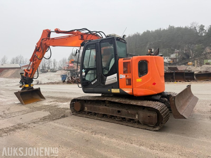 2014 Hitachi Zaxis 135us BELTEGRAVER ENGCON TILTROTATOR SERVICEHISTORIKK SENTRALSMØRING 2 SKUFFER - Escavadeira: foto 5 2014 Hitachi Zaxis 135us BELTEGRAVER ENGCON TILTROTATOR SERVICEHISTORIKK SENTRALSMØRING 2 SKUFFER - Escavadeira: foto 5