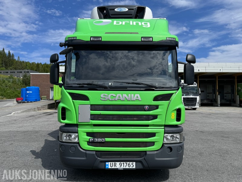 2014 Scania P320 - Skapbil med kjøl/fryse aggregat - Bakløft og sideåpning - 4x2 - Camião furgão: foto 2 2014 Scania P320 - Skapbil med kjøl/fryse aggregat - Bakløft og sideåpning - 4x2 - Camião furgão: foto 2