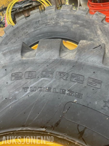 2015 4 Stk 20,5/25 GoodYear hjullasterdekk - Pá carregadora de rodas: foto 2 2015 4 Stk 20,5/25 GoodYear hjullasterdekk - Pá carregadora de rodas: foto 2