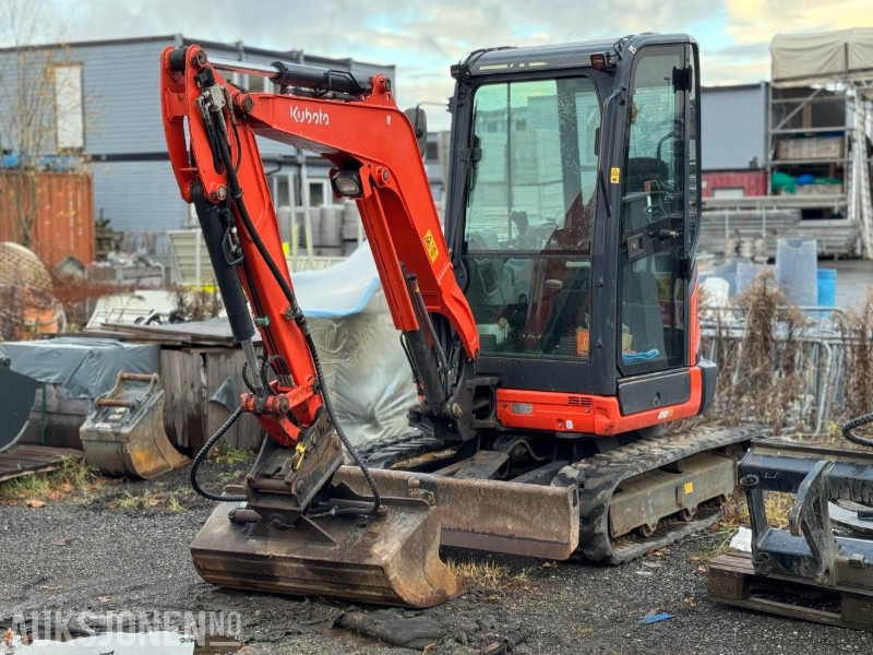 2015 Kubota U27-4 minigraver med skuffe / 1611 timer - Mini escavadeira: foto 1 2015 Kubota U27-4 minigraver med skuffe / 1611 timer - Mini escavadeira: foto 1