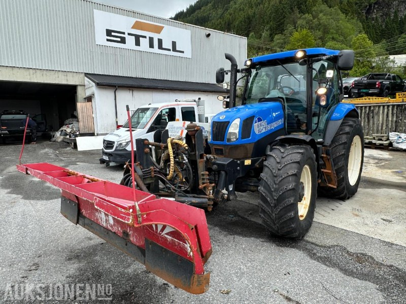 2015 New Holland T6.140 m/snøplog og strøkasse, 1789 timer - Trator: foto 1 2015 New Holland T6.140 m/snøplog og strøkasse, 1789 timer - Trator: foto 1