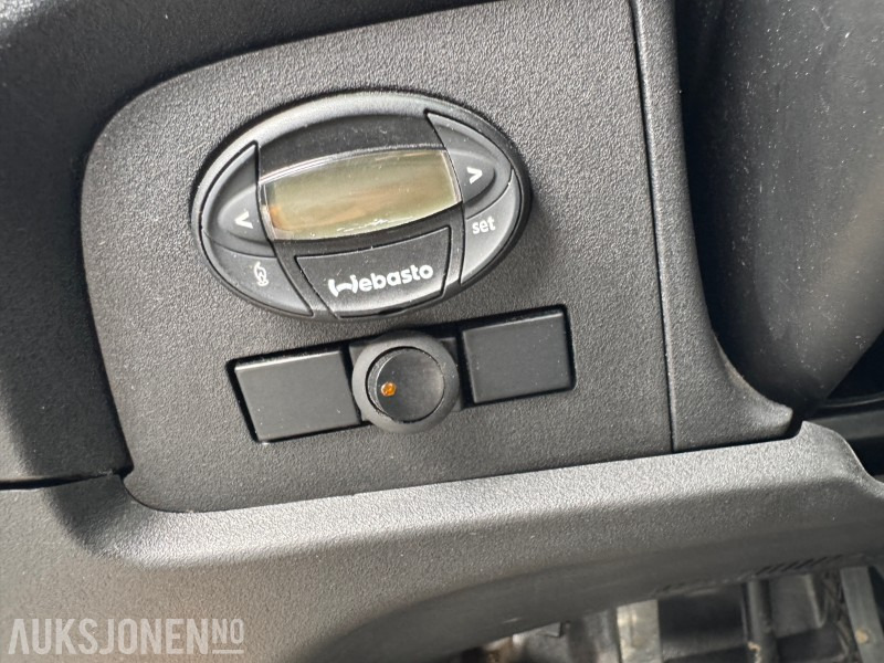 Camião de caixa aberta/ Plataforma 2017 Iveco Daily dobbelkabin m/kran, Webasto, innredning, inverter og vinterhjul: foto 10