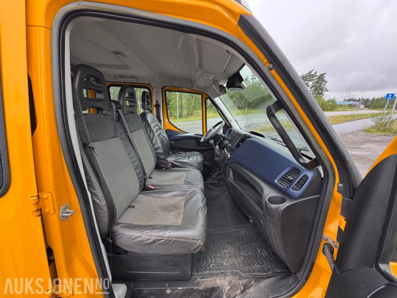 Camião de caixa aberta/ Plataforma 2017 Iveco Daily dobbelkabin m/kran, Webasto, innredning, inverter og vinterhjul: foto 20