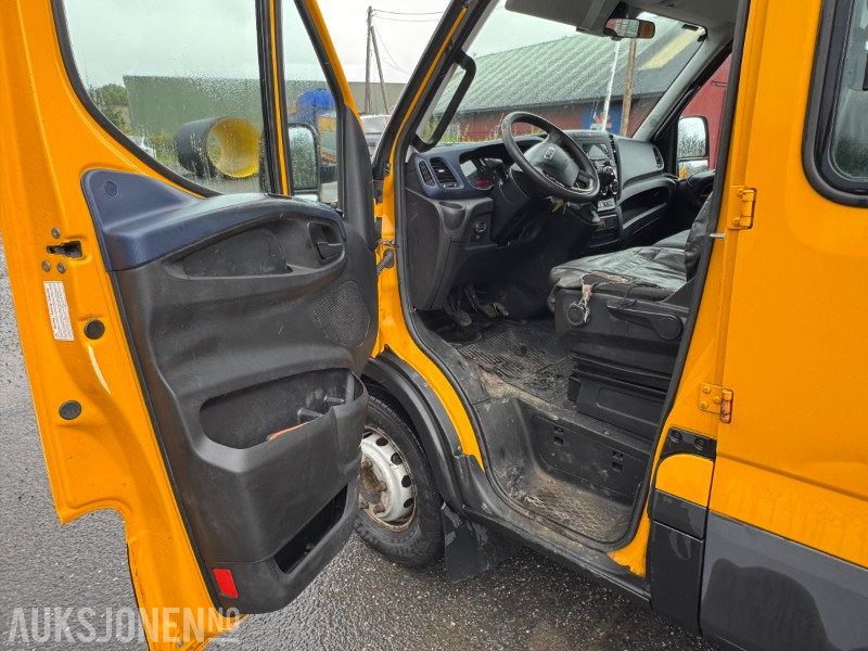 Camião de caixa aberta/ Plataforma 2017 Iveco Daily dobbelkabin m/kran, Webasto, innredning, inverter og vinterhjul: foto 8