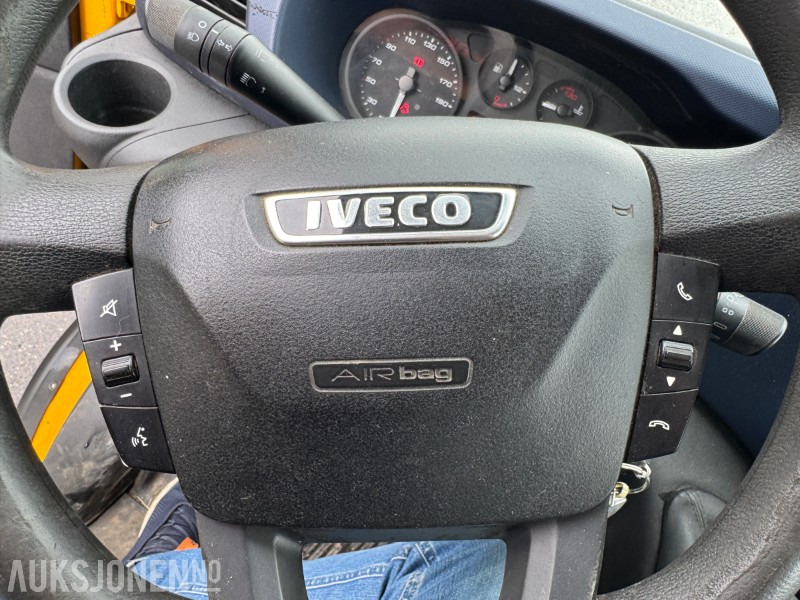 Camião de caixa aberta/ Plataforma 2017 Iveco Daily dobbelkabin m/kran, Webasto, innredning, inverter og vinterhjul: foto 11