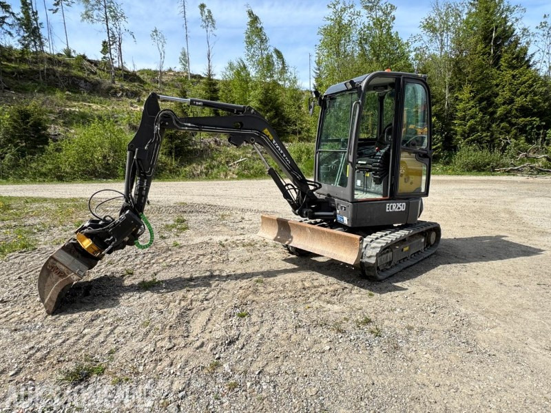2017 Volvo ECR25D m/Engcon tiltrotator, SE-klype, 3 skuffer, vibroplate, 891 timer, Minigraver - Mini escavadeira: foto 1 2017 Volvo ECR25D m/Engcon tiltrotator, SE-klype, 3 skuffer, vibroplate, 891 timer, Minigraver - Mini escavadeira: foto 1