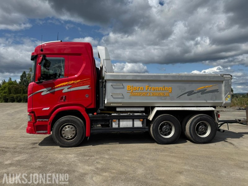 Camião basculante 2018 Scania R580 GODT UTSTYRT TIPPBIL MED 3 AKSLET HENGER: foto 17
