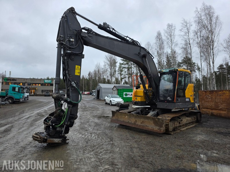 2018 Volvo ECR235EL 27 T gravemaskin rototilt med grip 7876 Timer - Escavadeira: foto 1 2018 Volvo ECR235EL 27 T gravemaskin rototilt med grip 7876 Timer - Escavadeira: foto 1