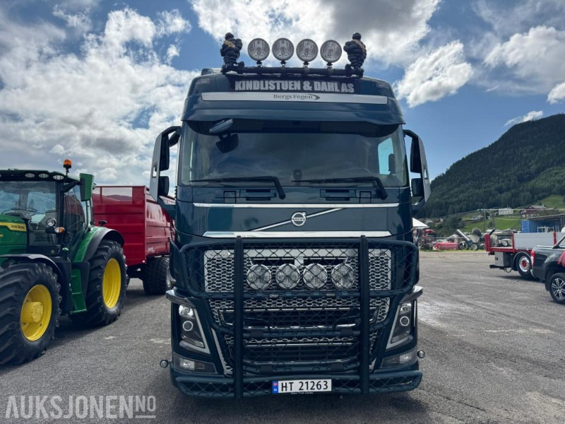 2018 Volvo FH16 8X4 komplett tømmerbil med kran og henger. - Camião de transporte de madeira, Camião grua: foto 2 2018 Volvo FH16 8X4 komplett tømmerbil med kran og henger. - Camião de transporte de madeira, Camião grua: foto 2