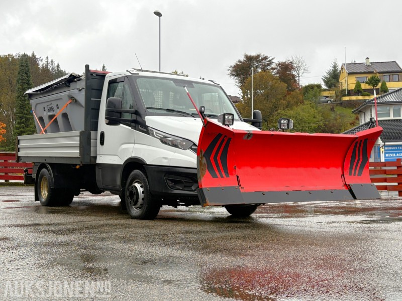 2019 Iveco Daily planbil m/ Hilltip IceStriker og Western Wide-Out brøyteplog - Camião de caixa aberta/ Plataforma: foto 2 2019 Iveco Daily planbil m/ Hilltip IceStriker og Western Wide-Out brøyteplog - Camião de caixa aberta/ Plataforma: foto 2