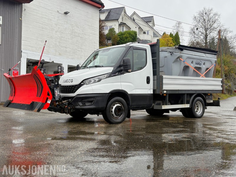 2019 Iveco Daily planbil m/ Hilltip IceStriker og Western Wide-Out brøyteplog - Camião de caixa aberta/ Plataforma: foto 1 2019 Iveco Daily planbil m/ Hilltip IceStriker og Western Wide-Out brøyteplog - Camião de caixa aberta/ Plataforma: foto 1